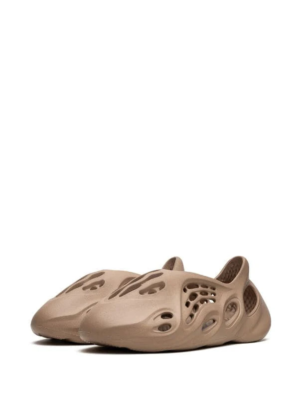 ADIDAS YEEZY YEEZY FOAM RUNNER "CLAY TAUPE" SNEAKERS