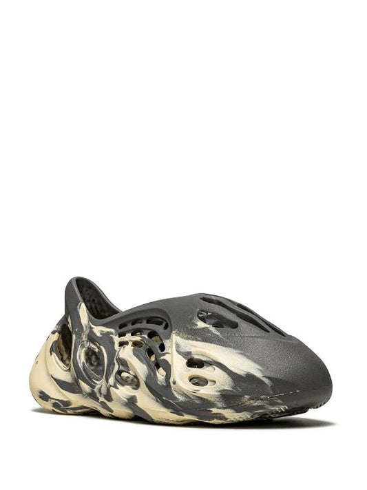 ADIDAS YEEZY YEEZY FOAM RUNNER MXT "MOON GRAY" SNEAKERS