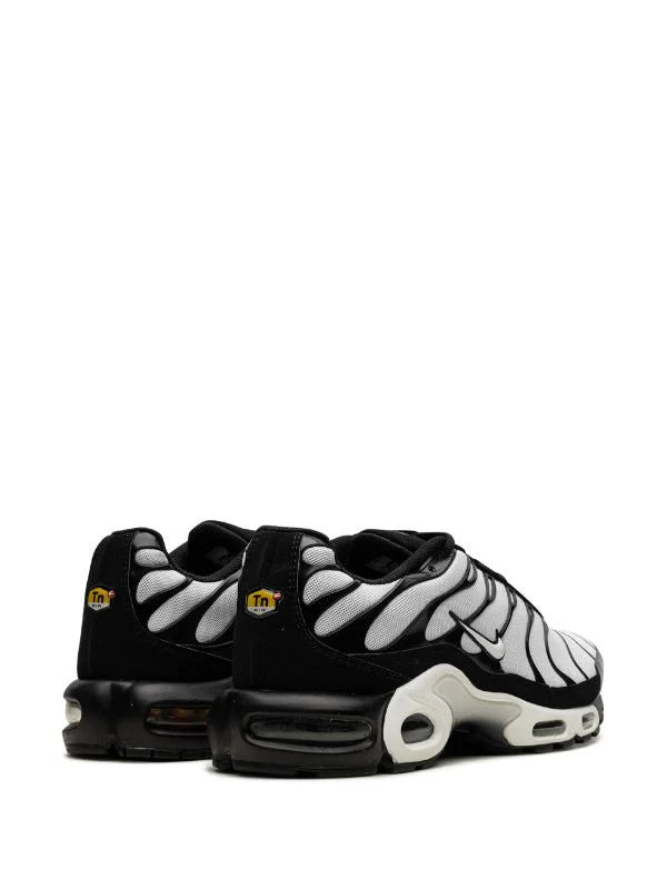 NIKE AIR MAX PLUS "OREO