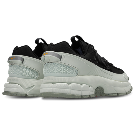 NIKE ZOOM VOMERO ROAM BLACK/WHITE SNEAKER