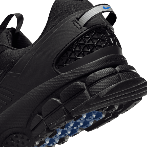 NIKE ZOOM VOMERO ROAM BLACK SNEAKER