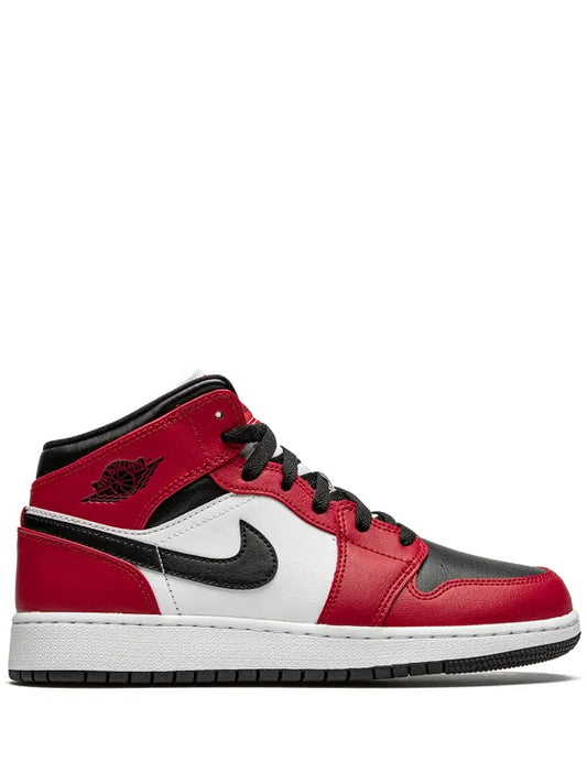 AIR JORDAN 1 MID "Chicago Black Toe"