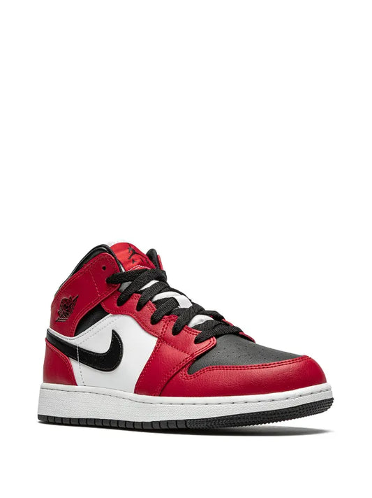 AIR JORDAN 1 MID "Chicago Black Toe"
