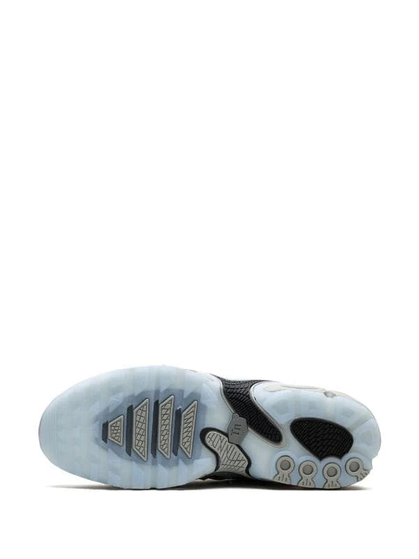 AIR MAX PLUS DRIFT SNEAKERS