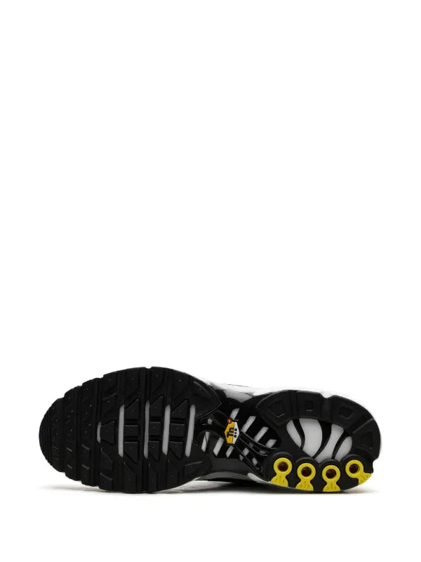 NIKE AIR MAX PLUS "BLACK / WHITE