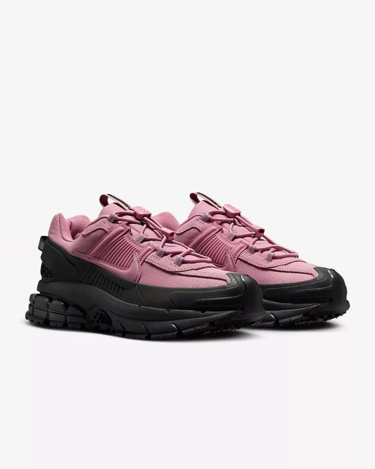NIKE ZOOM VOMERO ROAM PINK SNEAKER