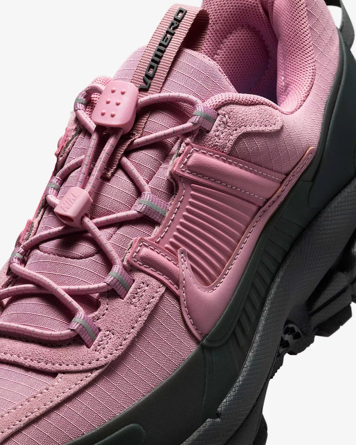 NIKE ZOOM VOMERO ROAM PINK SNEAKER