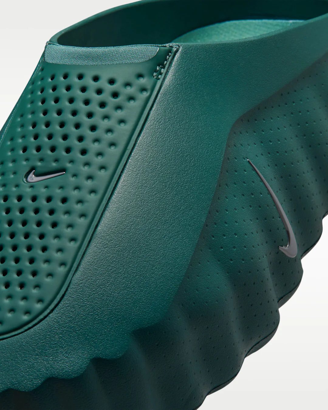 NIKE MIND 001 MEN'S PREGAME MULES “GREEN”